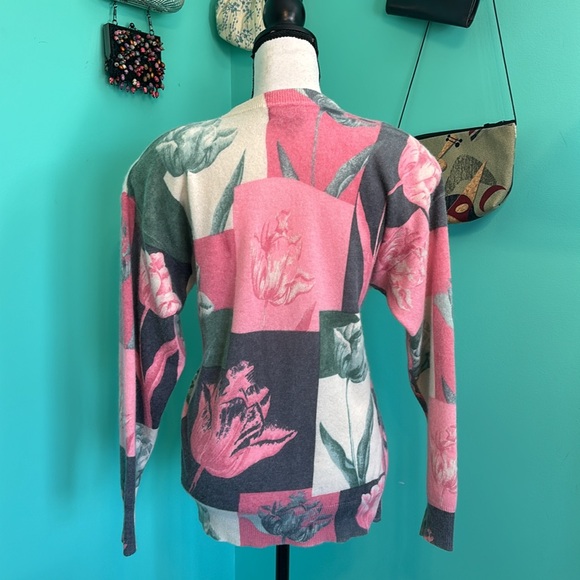 Angenie Vintage 80s Pink and gray flower Sweater - Picture 2 of 5